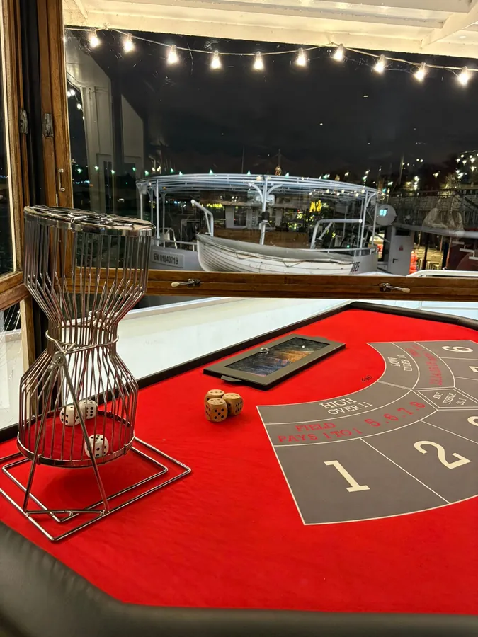 Table de Chuck-a-Luck pour animation casino entreprise